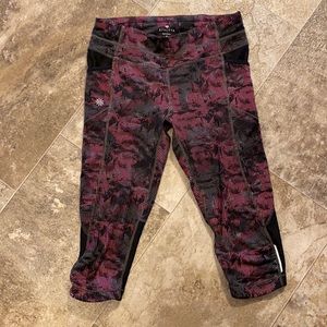 Athleta Capri maze be free leggings small